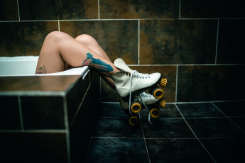 Картинка разное руки +ноги девушка