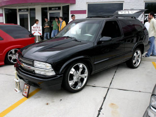 Картинка chevrolet blazer автомобили выставки уличные фото