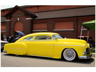 Картинка neon yellow sled автомобили выставки уличные фото