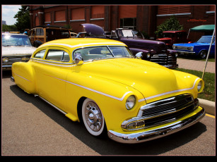 Картинка neon yellow sled автомобили выставки уличные фото