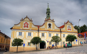 Картинка города здания дома люди площадь