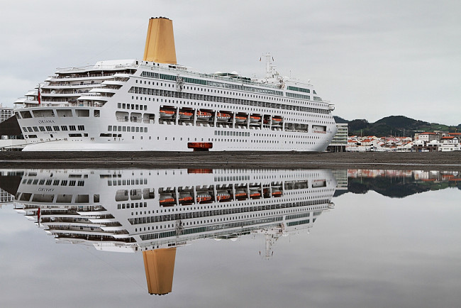 Обои картинки фото корабли, лайнеры, круиз, отражение