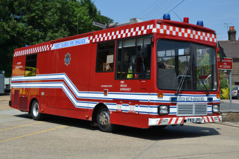 Картинка автомобили пожарные+машины пожарный спецтехника автомобиль красный колеса дорога