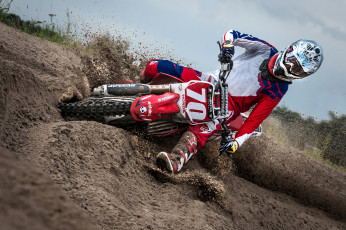 Картинка спорт мотокросс ебайк гонщик экипировка шлем псок