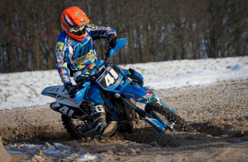 Картинка спорт мотокросс ебайк гонщик экипировка шлем псок