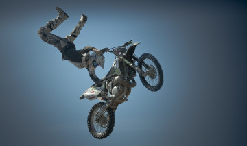 Картинка спорт мотоспорт ебайк гонщик экипировка шлем полет