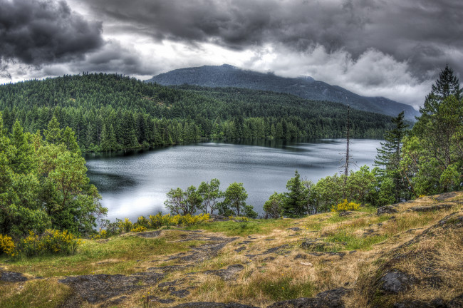 Обои картинки фото природа, реки, озера, тучи, река, лес, горы