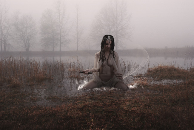 Обои картинки фото фэнтези, девушки, ню, меч