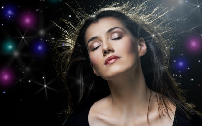 Обои картинки фото девушки, -unsort , лица,  портреты, ночь, звёзды, волосы, night, brunette, stars, black, eyes, beauty, girl, брюнетка, красавица, beautiful, красивая, девушка