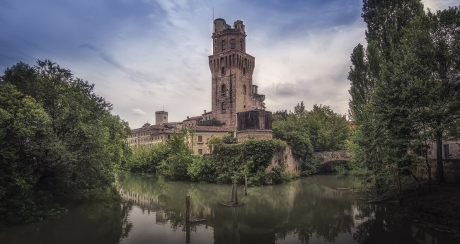Обои картинки фото astronomical observatory of padova in italy, города, - пейзажи, река, башня