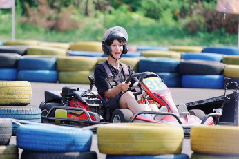 обоя мужчины, wang yi bo, карт, шлем, шины