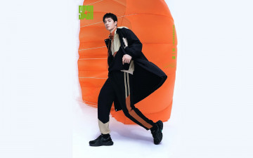 Картинка мужчины wang+yi+bo актер плащ спортивный костюм