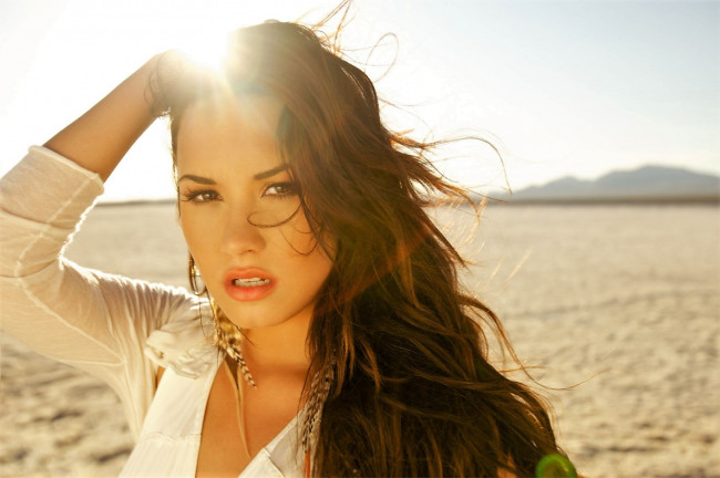 Обои картинки фото девушки, demi lovato, шатенка, лицо