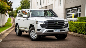 обоя 2022 toyota landcruiser 300 gx, автомобили, toyota, land, cruiser, 300, gx, серибристый, джип, тoйота