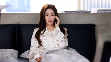 Картинка кино+фильмы only+for+love девушка пижама кровать телефон