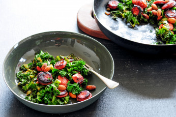 Картинка еда салаты +закуски зелень орехи сосиски салат