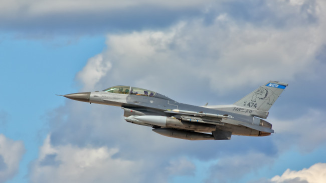 Обои картинки фото авиация, боевые самолёты, полет, истребитель, облака