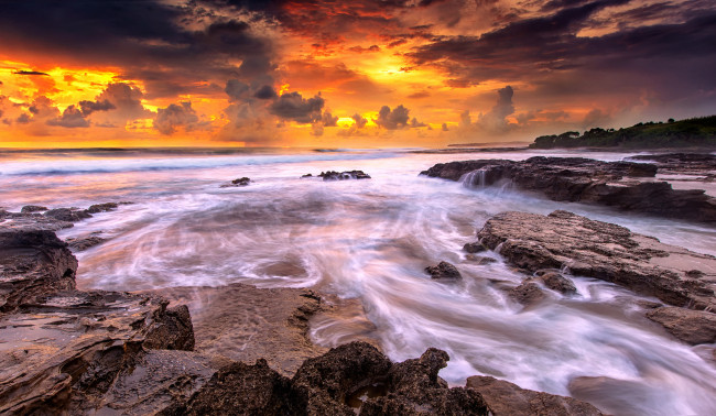 Обои картинки фото природа, побережье, скалы, горизонт, тучи, океан, волны