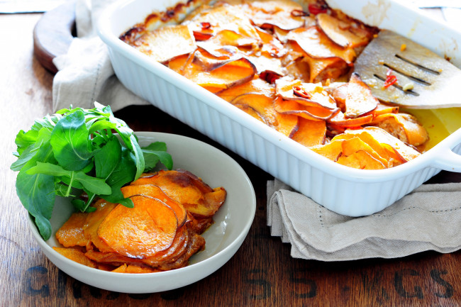 Обои картинки фото еда, вторые блюда, зелень, запеченный, картофель