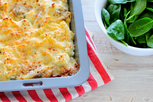 Обои картинки фото еда, вторые блюда, зелень, запеканка, второе, блюдо, салфетка