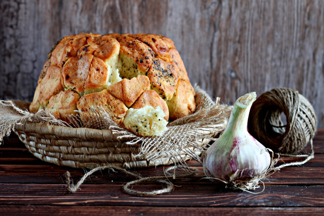 Обои картинки фото еда, хлеб,  выпечка, чеснок, выпечка