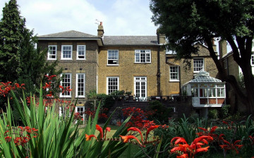 Картинка города -+здания +дома дом веранда деревья цветы