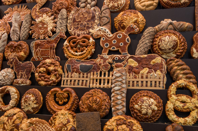 Обои картинки фото еда, хлеб,  выпечка, прилавок