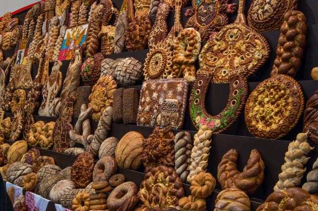 Обои картинки фото еда, хлеб,  выпечка, прилавок