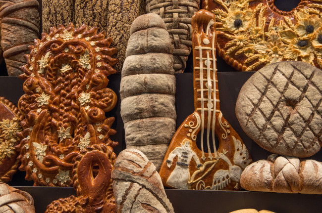 Обои картинки фото еда, хлеб,  выпечка, прилавок