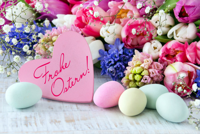 Обои картинки фото праздничные, пасха, гиацинты, надпись, тюльпаны, крашенки, пожелание