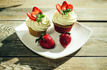 Картинка еда пирожные +кексы +печенье капкейки кексы клубника