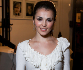 Картинка музыка сати+казанова певица брюнетка лицо