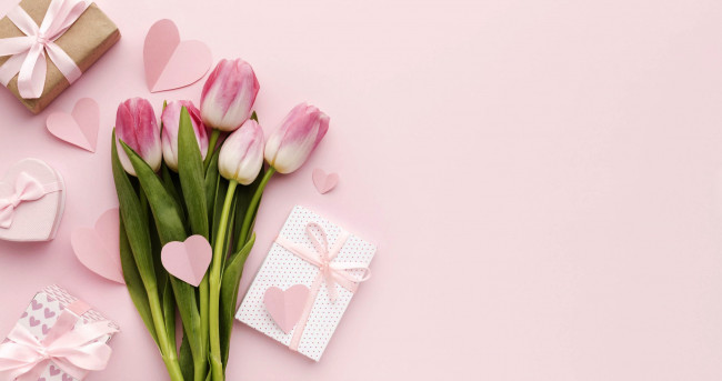 Обои картинки фото праздничные, подарки и коробочки, тюльпаны, подарок, лента, бант