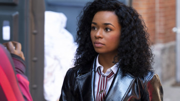 Картинка inventing+anna+ мини-сериал+2022 кино+фильмы сериал изобретая анну драма alexis floyd neffatari davis алексис флойд netflix