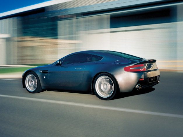 Обои картинки фото aston martin vantage, автомобили, aston martin, серебристый, скорость