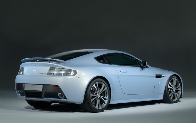Обои картинки фото aston martin db9, автомобили, aston martin, голубой