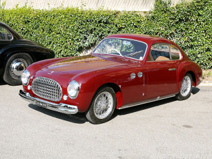 Картинка автомобили выставки уличные фото