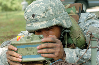 Картинка оружие армия спецназ брюнетка модель taylor vixen xxx ню army soldiers