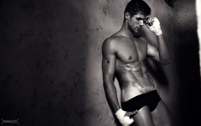 Обои картинки фото jonas, sulzbach, мужчины, стена, модель, торс