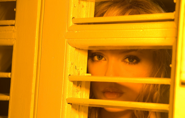 Обои картинки фото Aurora Vaillantcourt, девушки