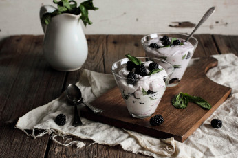 Картинка еда мороженое десерты ягоды ежевика десерт ложки