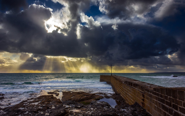 Обои картинки фото природа, побережье, тучи, камни, мол, океан