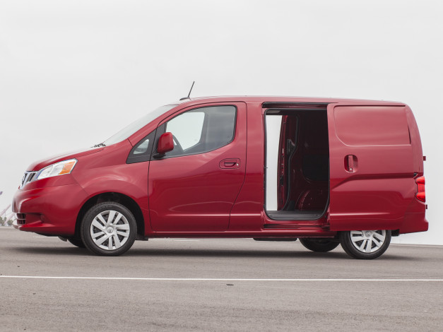 Обои картинки фото автомобили, nissan, datsun, красный, 2013г, cargo, compact, nv200