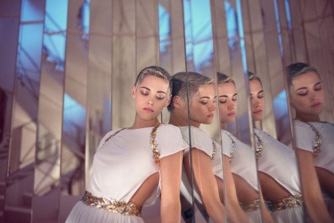 Обои картинки фото кристен стюарт,  harpers bazaar uk 2017, девушки, kristen stewart, harpers, bazaar, кристен, стюарт, tom, craig, знаменитости, блондинка, зеркало, uk, 2017, kristen, stewart, актриса