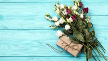 Картинка праздничные подарки+и+коробочки подарок эустома