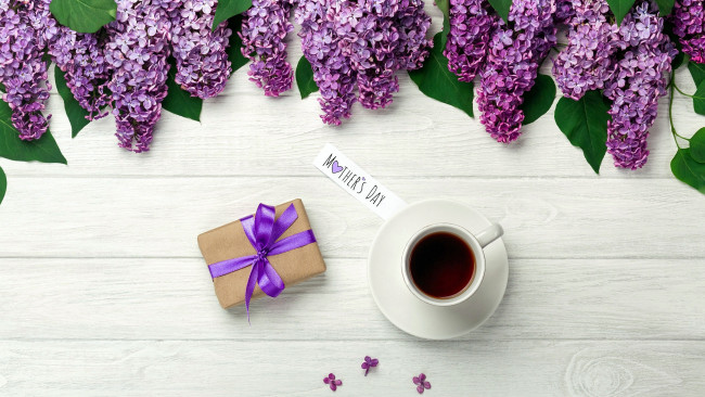Обои картинки фото праздничные, день матери, кофе, подарок, сирень, надпись