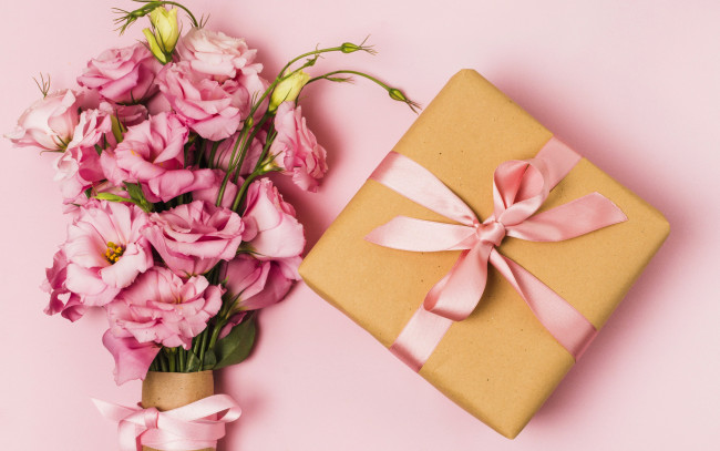 Обои картинки фото праздничные, подарки и коробочки, эустома, подарок