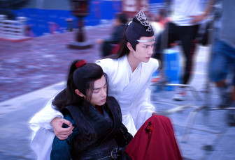 Картинка разное знаменитости ван ибо сяо чжань костюмы съемки