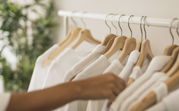 Картинка разное одежда +обувь +текстиль +экипировка рука вешалки