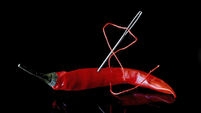 Обои картинки фото еда, перец, красный, острый, игла